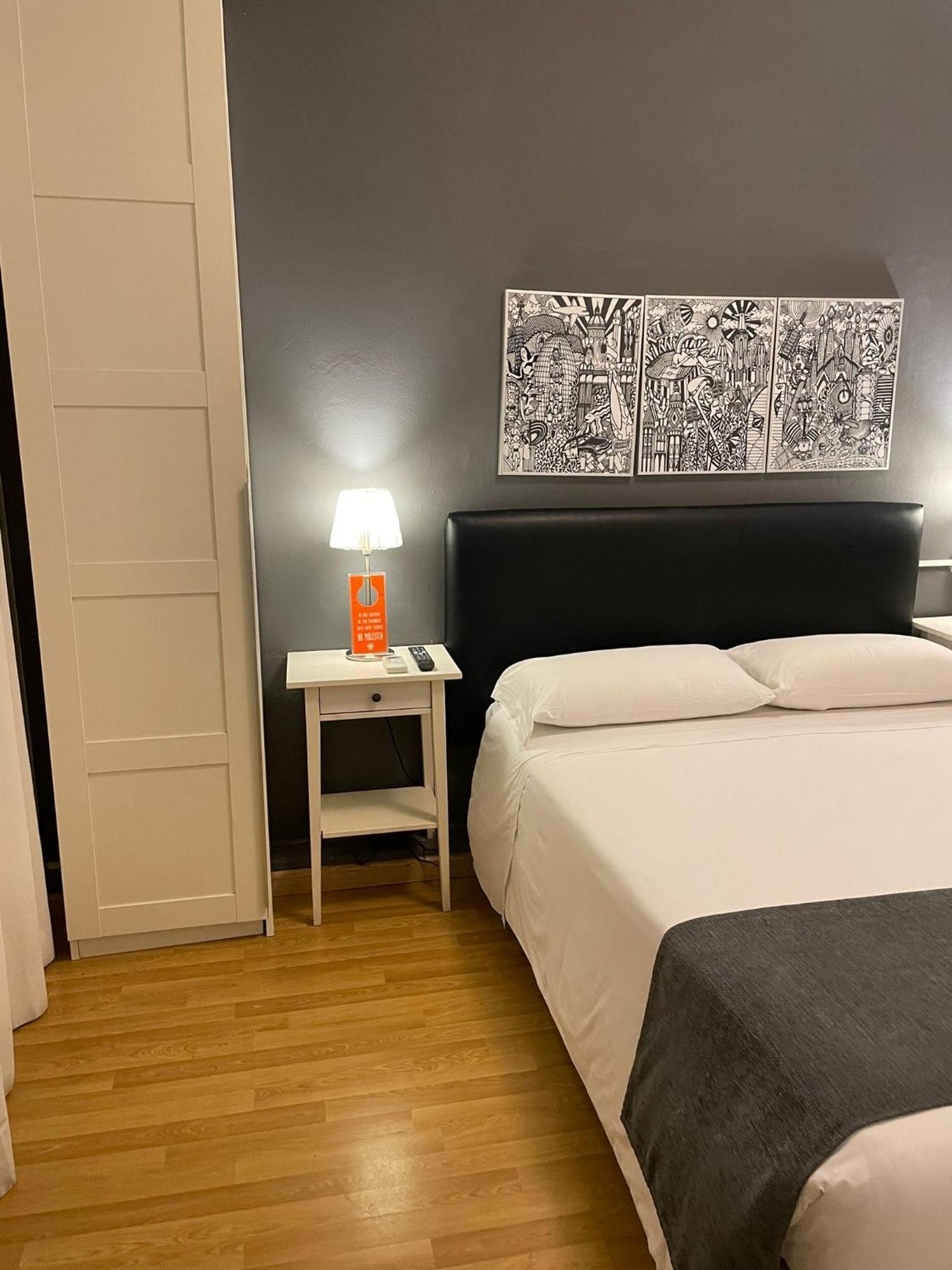 Hostal El Ninot — Fotos 3